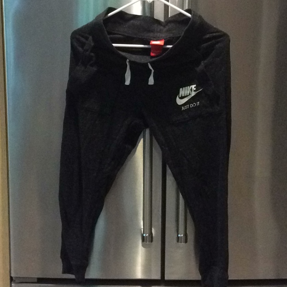 Nike xs cropped pants